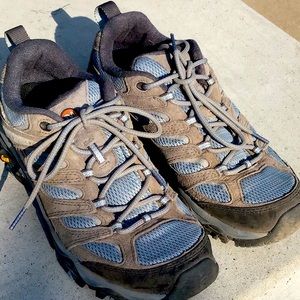 Merrell Moab 3 women’s 9 wide hiking shoes light blue